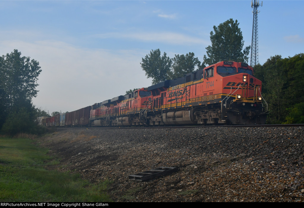 BNSF 7744